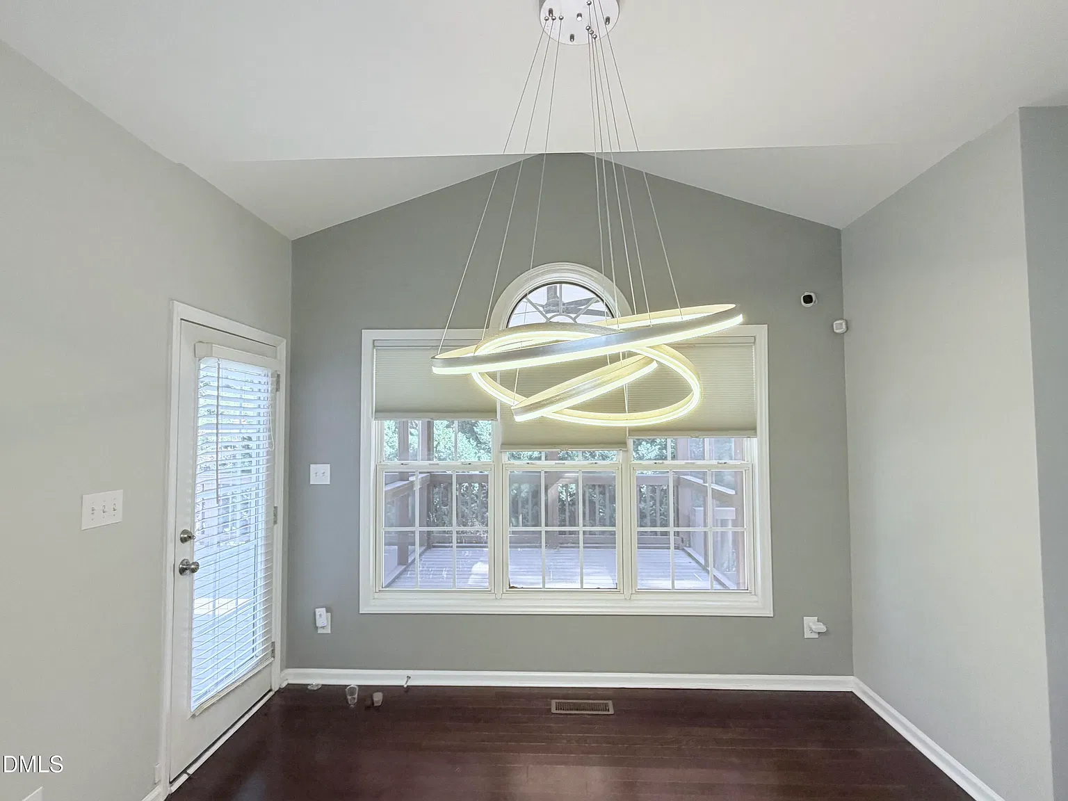 3 bed, 2.5 bath, 2900 sqft, $3,200 — Photo 4