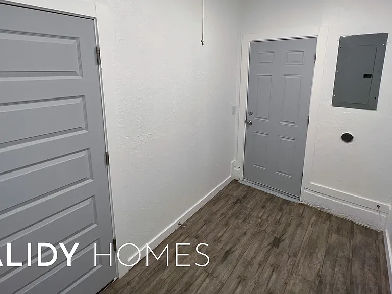 702 Amity Ln — Photo 23