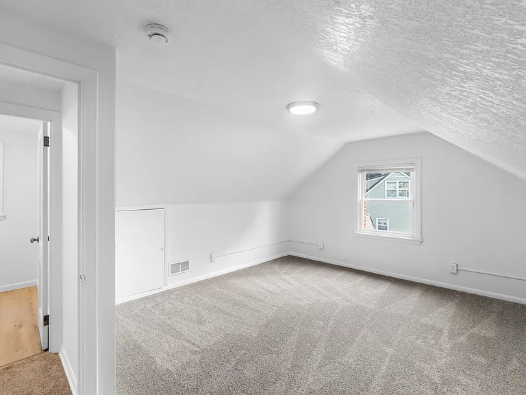 105 Sunset St — Photo 12