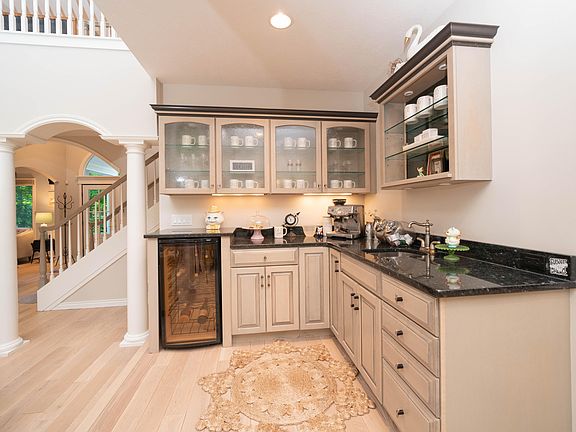 5th image of 5444 Beechwood Ln