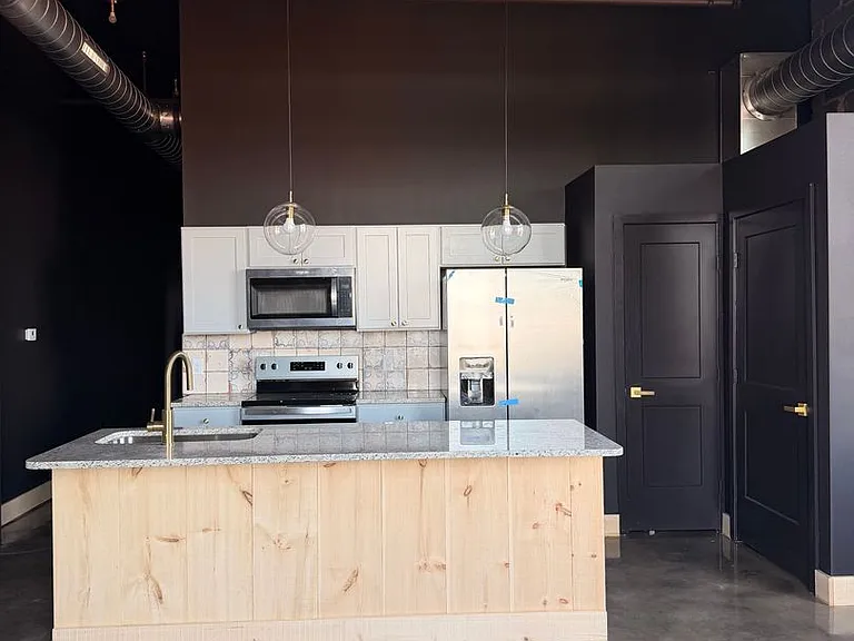 21 W Broadway #106 — Photo 2