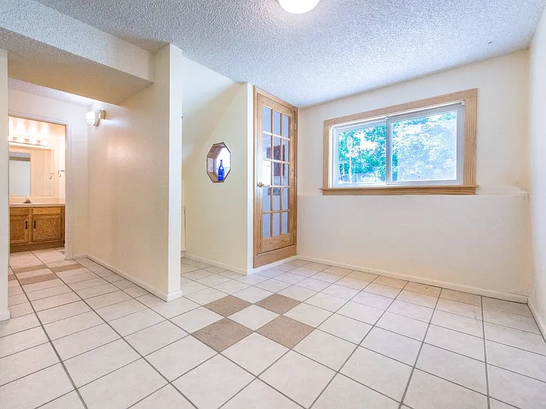 Donovan Dr — Photo 1
