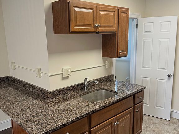 4th image of 599 Chestnut St Studio 4