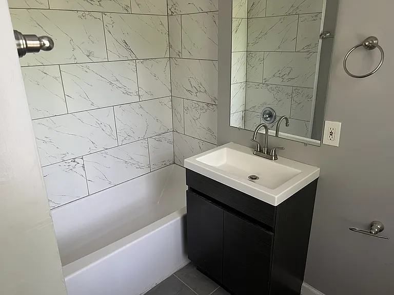 1351 Oxford Rd NE #1 — Photo 10