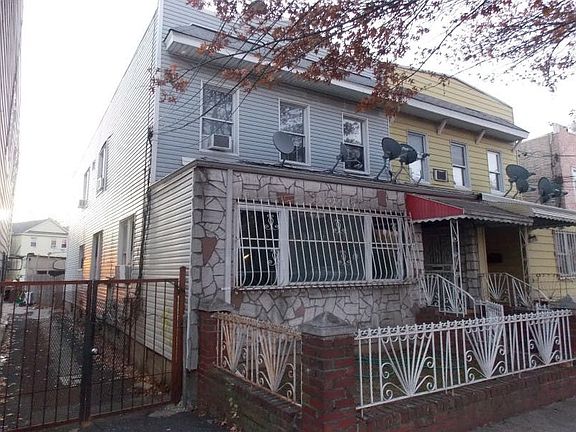 5th image of 9748 Corona Ave