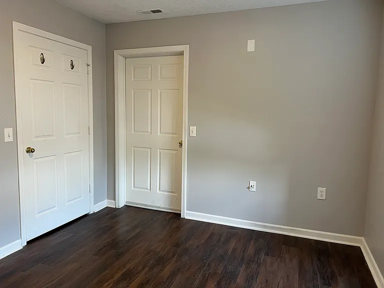 186 University Village Dr #D — Photo 6