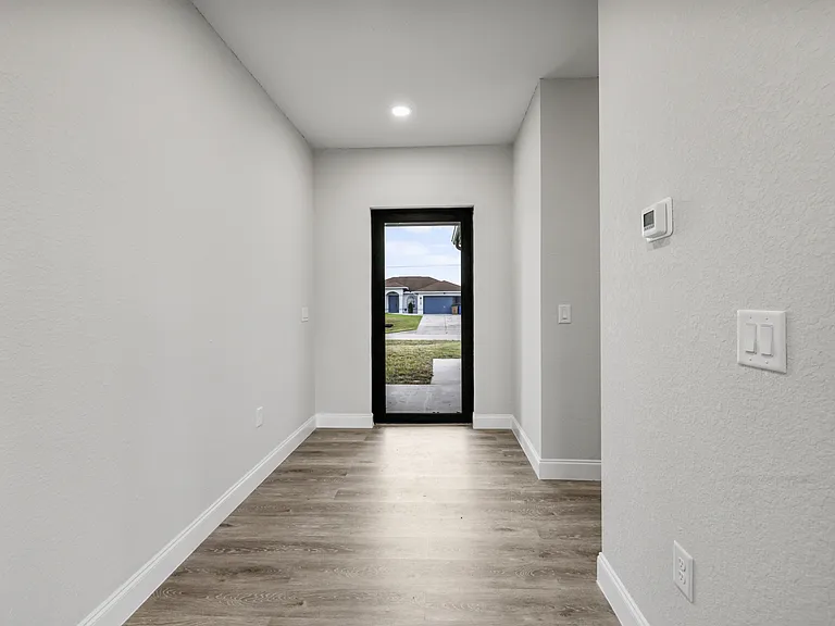727 Cane St E — Photo 12