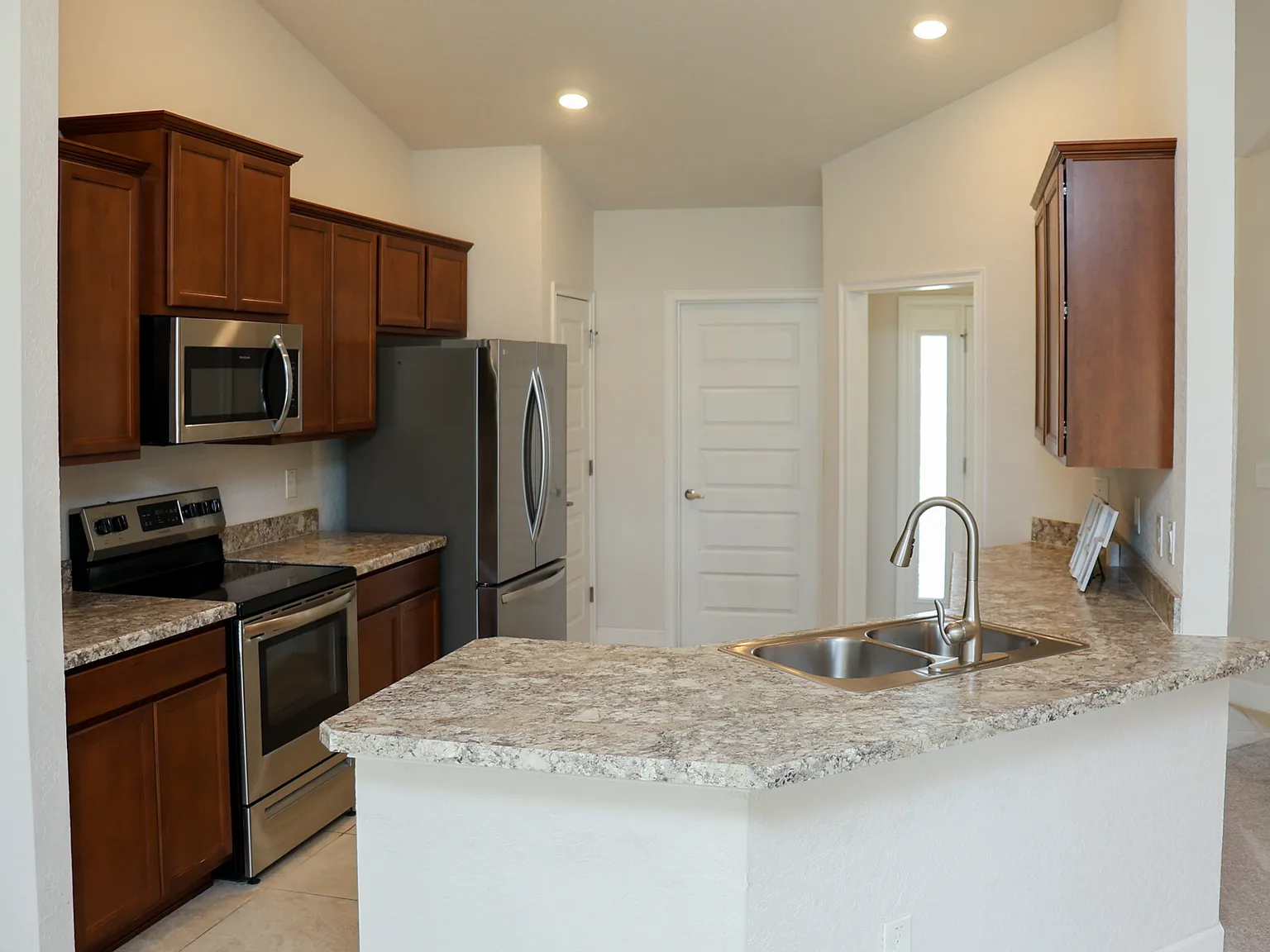 4 bed, 1760 sqft, $1,999 — Photo 3