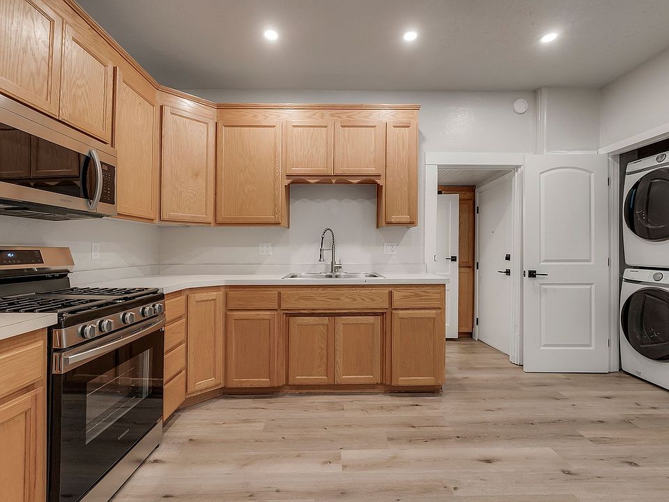 1st image of 494 E 5th St #436