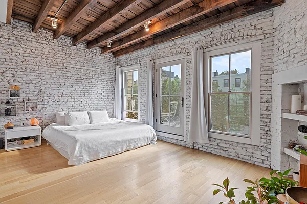 Sold by Compass | media 7