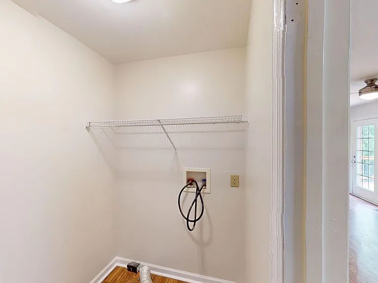 424 Eisenhower Dr — Photo 21