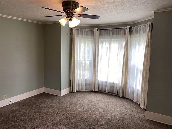 3rd image of 604 Gumwood St