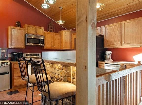2nd image of 803 Pinehurst Ct
