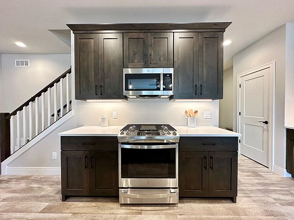 5th image of 4621 Bellflower Dr #4