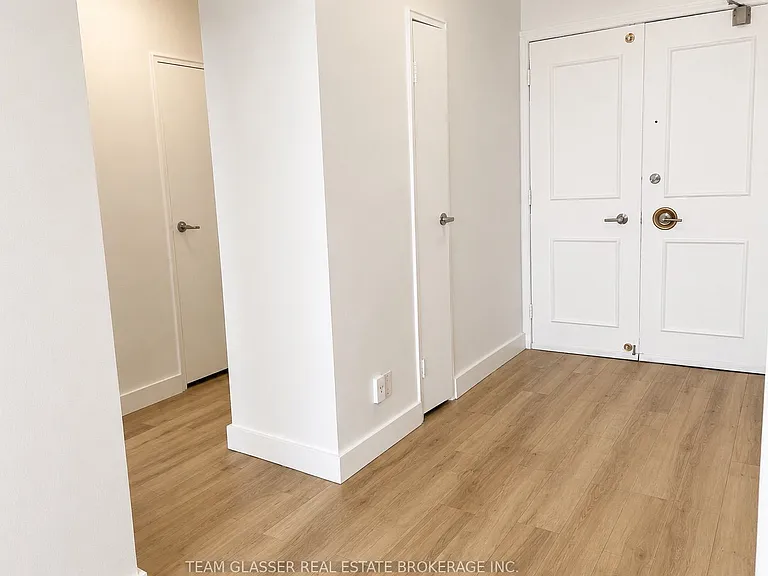 396 Queens Ave #506 — Photo 5