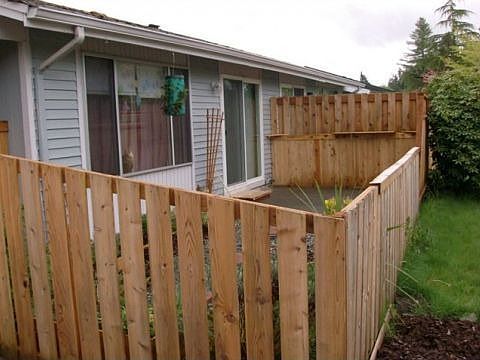 2nd image of 1400 To 1402 Josephine Ct SE