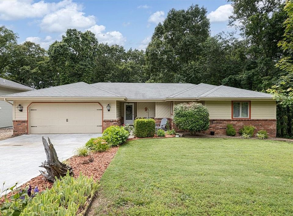 1st image of 9 Wincanton Ln