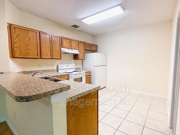 5th image of 429 Newmont Cir Unit 201