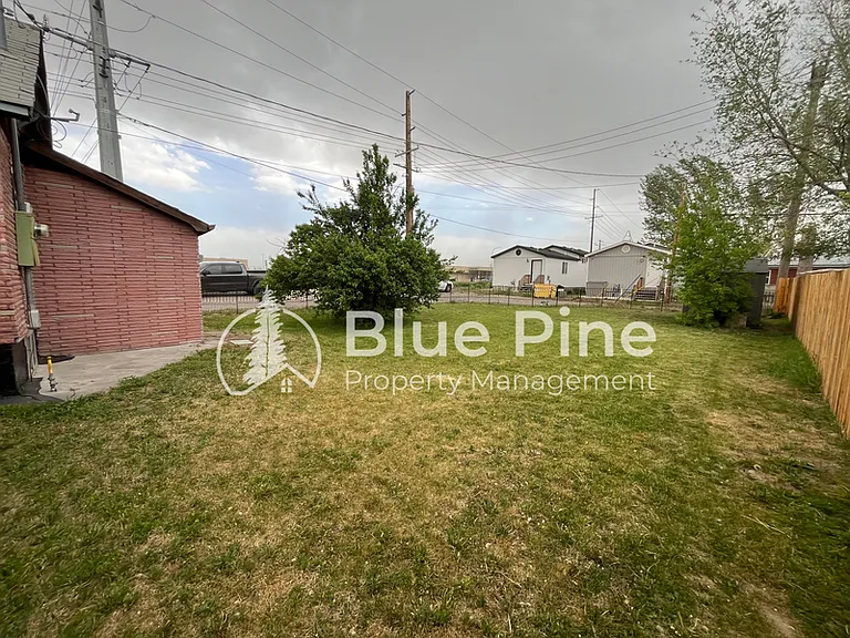 498 E 17th St — Photo 17