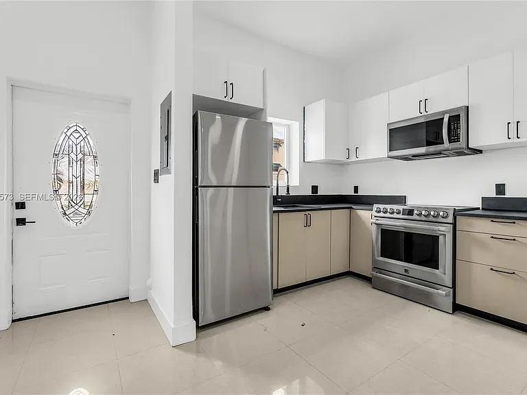 1011 SW 7th St #2 — Photo 10