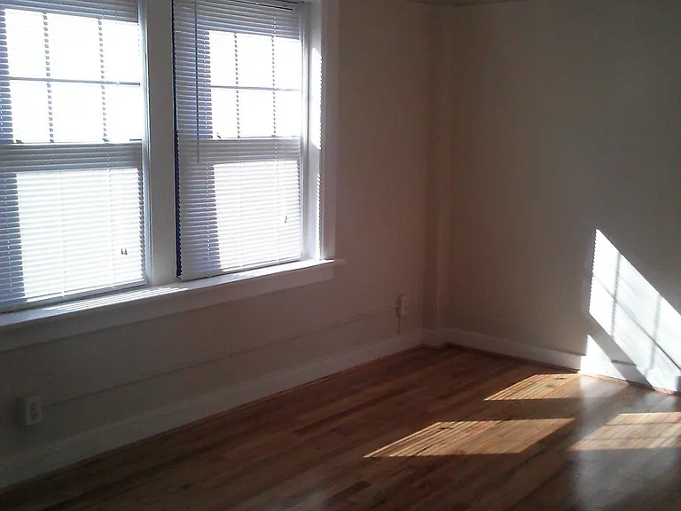 Rousseau and Cezanne Apartments — Photo 26