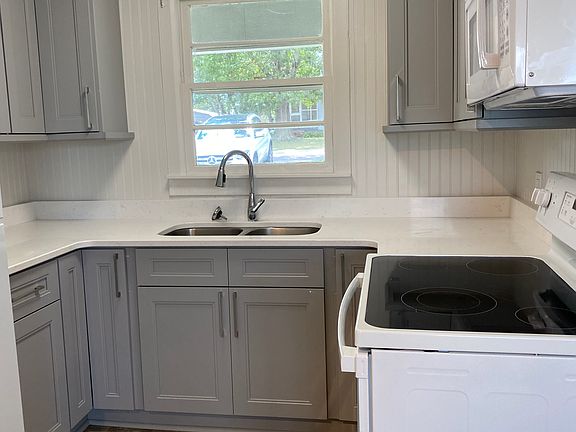 5th image of 72 Shuford St
