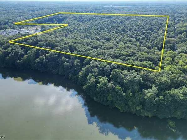 Ellsworth Rd, Lake Milton, OH 44429