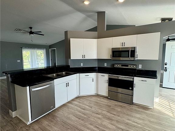 4th image of 4305 NE 20th Pl
