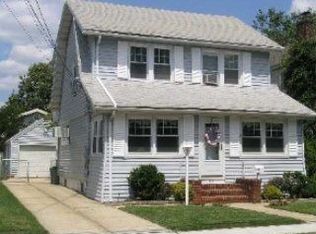 69 Manor Rd, Lynbrook, NY 11563