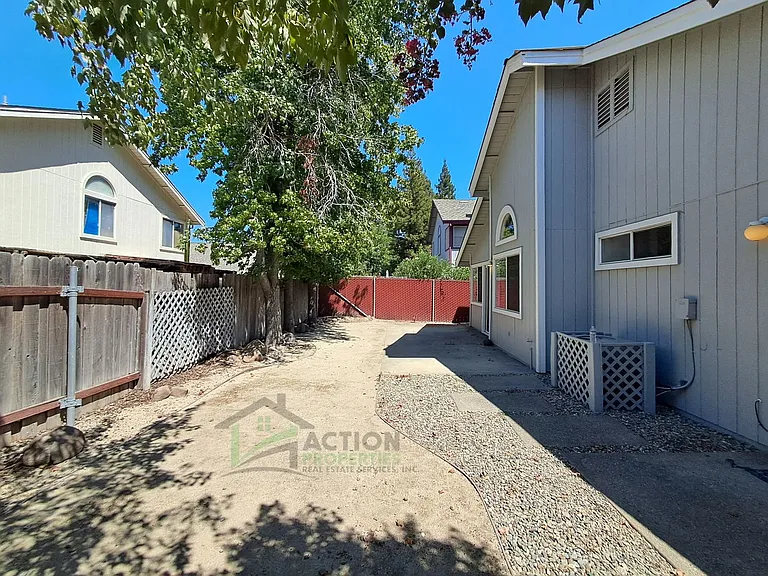 3835 Hunters Glen Pl — Photo 31