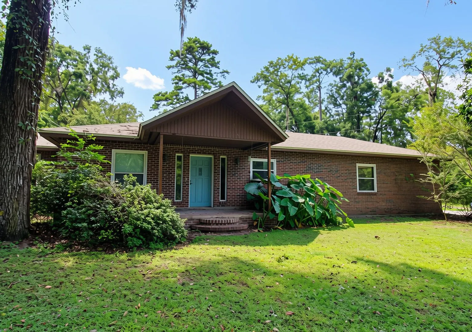 Spacious 3-Bedroom Available Now! — Photo 2