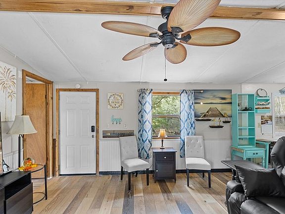 4th image of 1032 NE Twelfth Ave