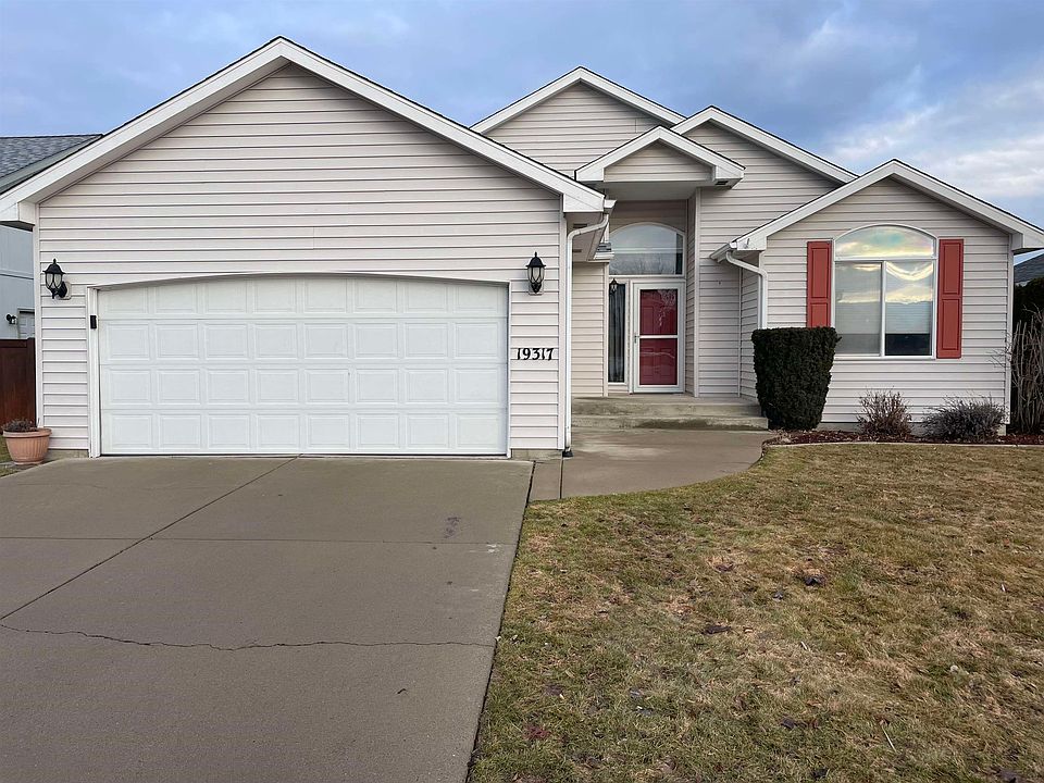 1st image of 19317 E Riverwalk Ln