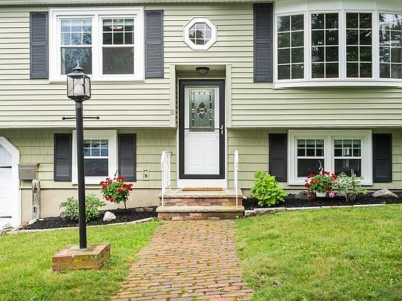 3rd image of 12 Murdock Dr
