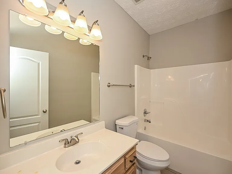 1903 Champlain Dr — Photo 15
