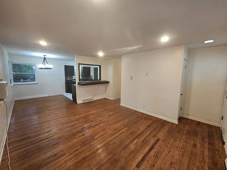4237 E 11th Ave — Photo 3
