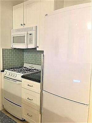 2nd image of 325 E 78th St APT 1A