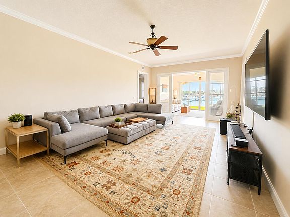 3rd image of 15 Harbour Isle Dr W Unit 101