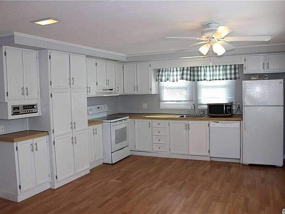 3rd image of 20 Greenwood Blvd