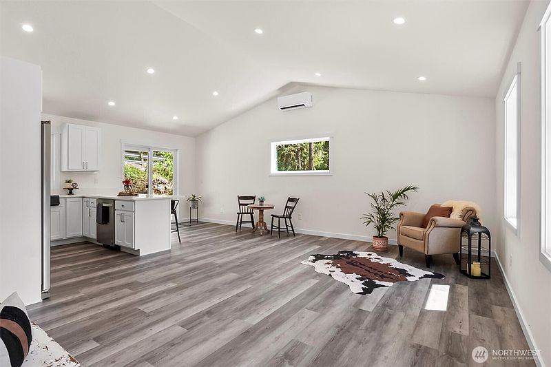 3rd image of 8668 Bell Court