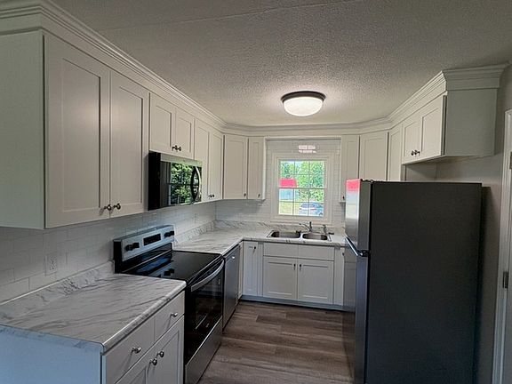 5th image of 28 Hopscotch Dr