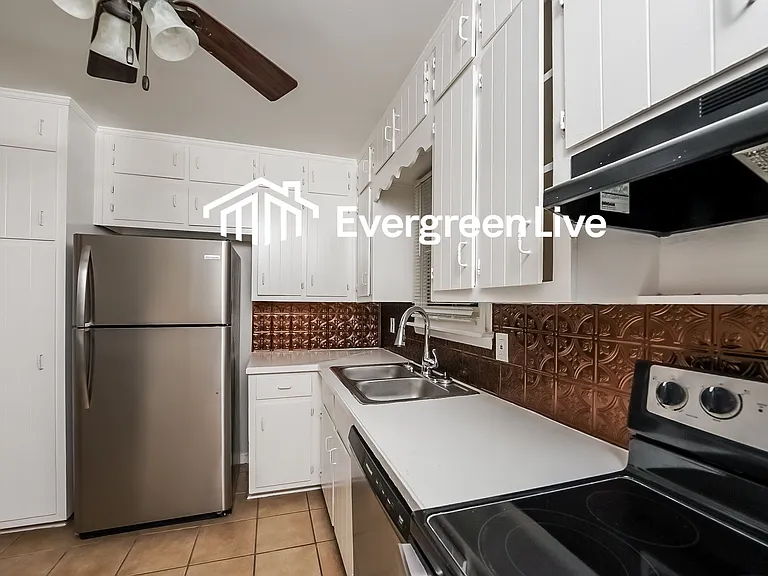 6443 Kimberly Loop — Photo 4
