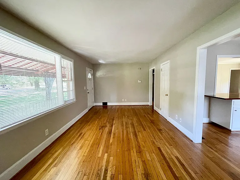 1051 S Holly St — Photo 3