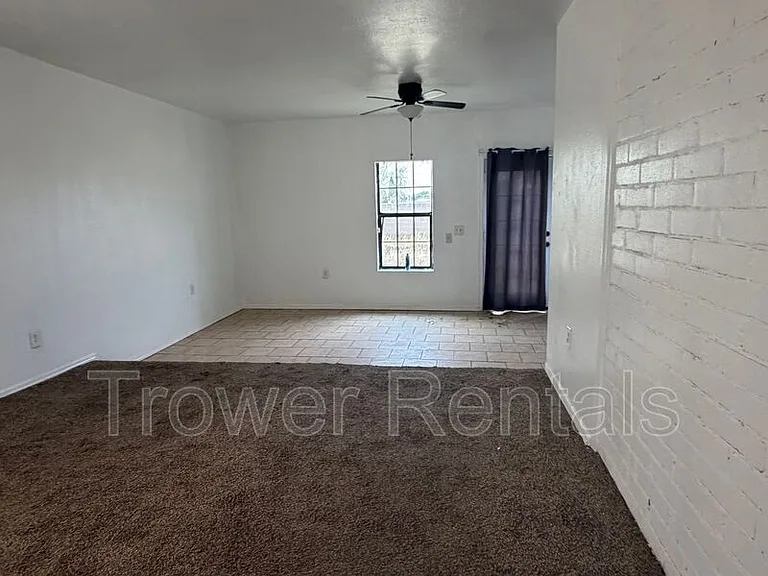 406 San Jacinto St — Photo 17