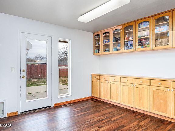 3rd image of 521 Whitaker Ln