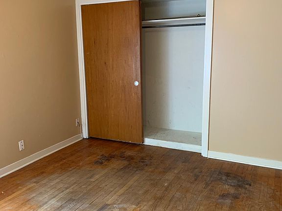 3rd image of 4808 Dahlia Ln