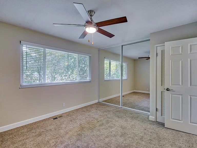 Madera Valley Apartments — Photo 26