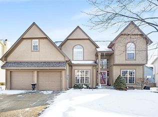 22215 W 52nd St, Shawnee, KS 66226