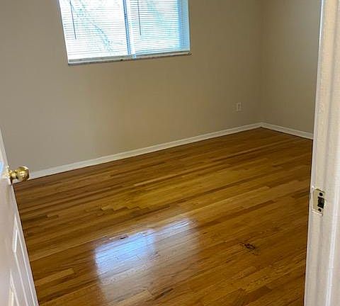 4th image of 3349 Brierhall Dr #3