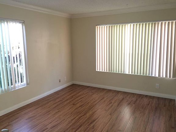 2nd image of 116 W Hillsdale St APT 1